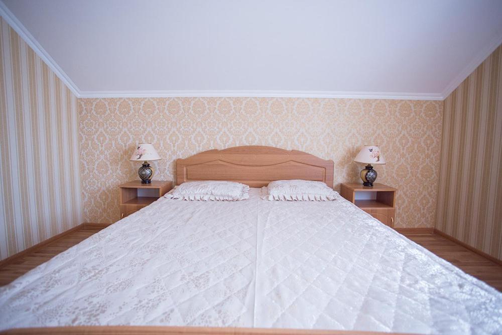 Goldenluxe Hotel แบรฮอฟ ภายนอก รูปภาพ