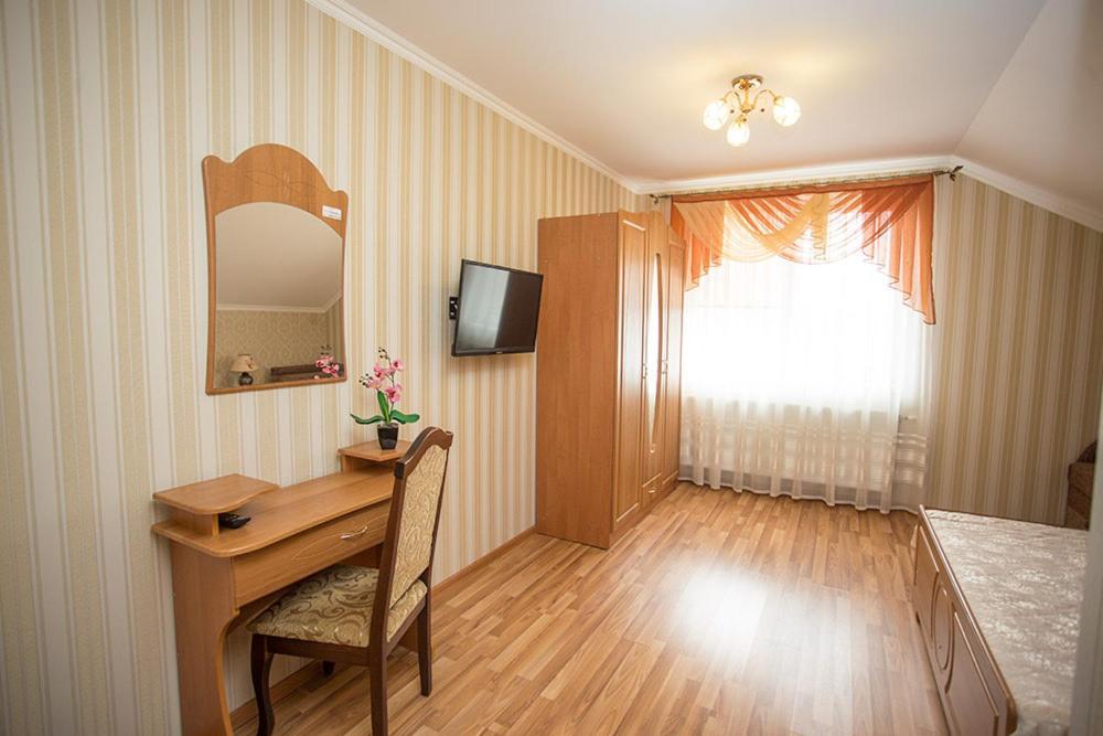 Goldenluxe Hotel แบรฮอฟ ภายนอก รูปภาพ