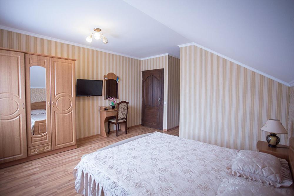 Goldenluxe Hotel แบรฮอฟ ภายนอก รูปภาพ
