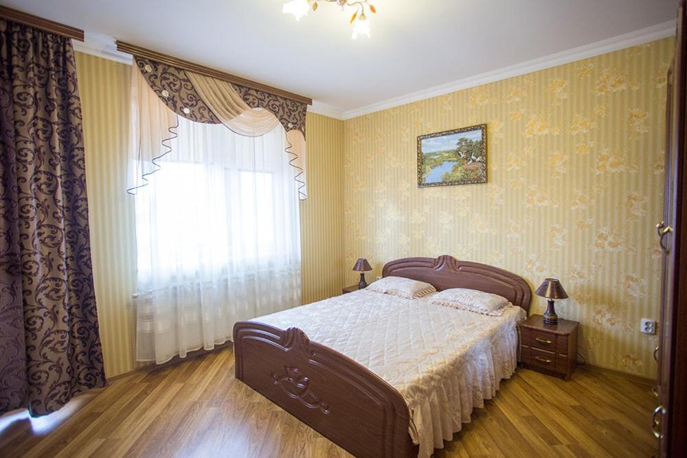 Goldenluxe Hotel แบรฮอฟ ภายนอก รูปภาพ
